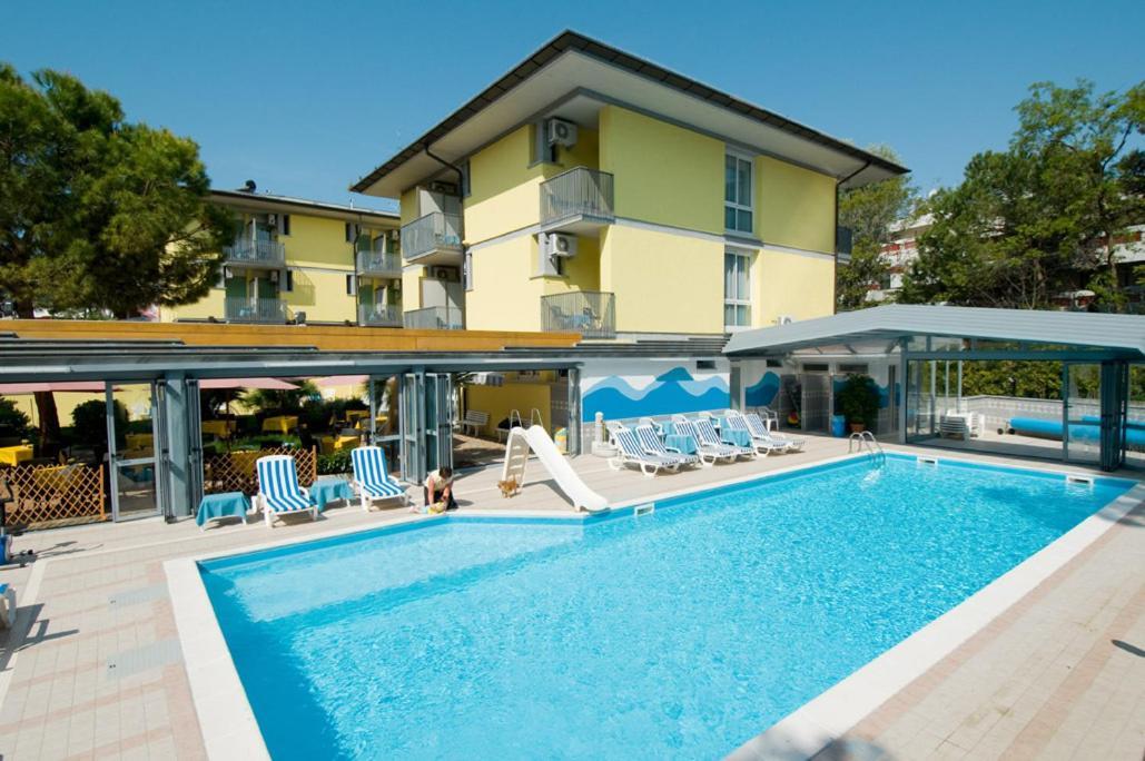 Hotel Ai Pini กราโด ภายนอก รูปภาพ